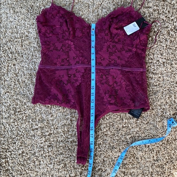 New! Guess lace v neck bodysuit plum - Picture 6 of 6